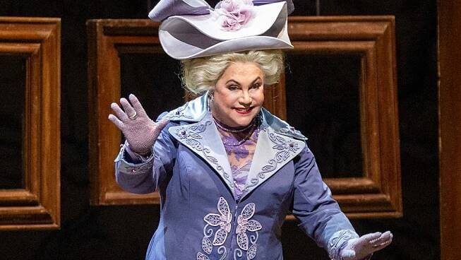 Kathleen Turner (Duchess of Krakenthorp); La Fille du Régiment, Metropolitan Opera