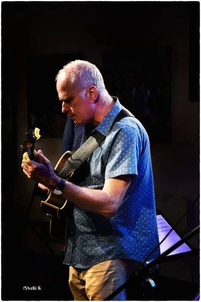 John Hart (guitar).jpg