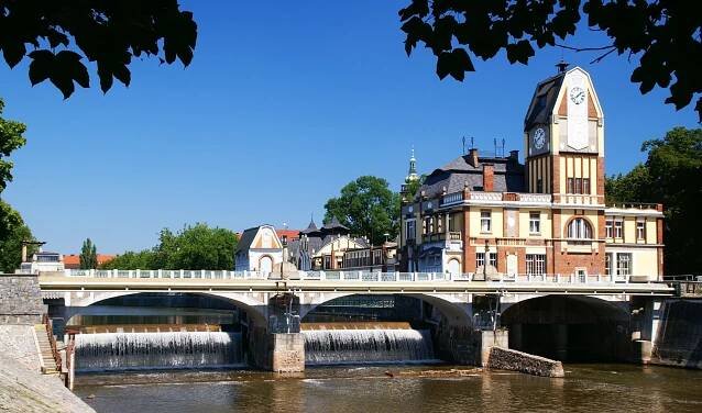 Jez a vodní elektrárna Hučák, Hradec Králové – architectureweek.cz