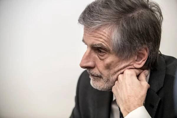Velvyslanec Peter Weiss: Proti mafii by se měla spojit celá Evropa
