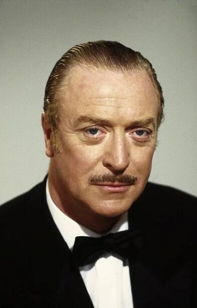 Špinaví, prohnilí lumpové - Promo - Michael Caine