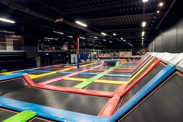 långa trampoliner 24