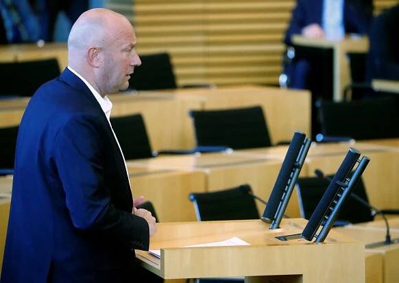 Premiér v Německu den po zvolení končí. Židé měli „nejhorší obavy“, Merkelová zuřila