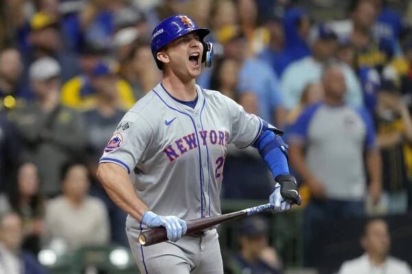 Pete Alonso #20 of the New York Mets celebrates after hitting a home run in the ninth inning against the Milwaukee Brewers