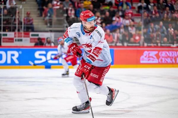 Oceláři zdolali Kladno a bodovali popatnácté v řadě. V Praze přišla návštěva sezony