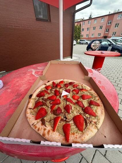 Slovenskom sa šíri trend netradičných pízz. Ochutnal som dubajskú, kapustovú, bolonskú, kebabovú a brusnicovú pizzu (TEST)
