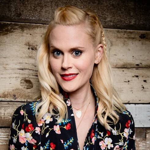 Janet-Varney2