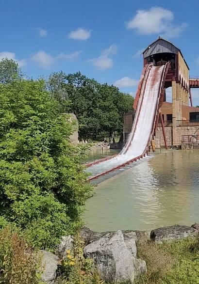 Scots dad and kids plunge underwater backwards after roller coaster malfunctions - Daily Record