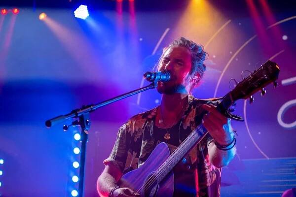 Jeremy Loops přivezl do Lucerna Music Baru africké slunce