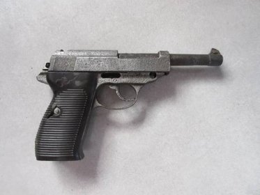 znehodnocená pistole Walther P38 - Vojenské sběratelské předměty