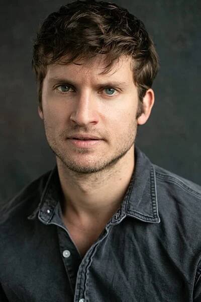 Tom Weston-Jones herec