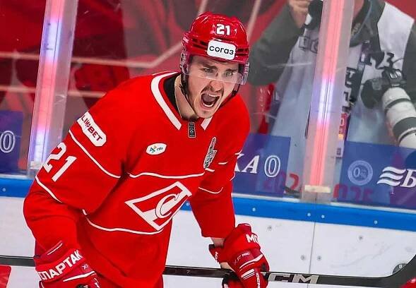 Adam Ružička má na stole miliónovú ponuku z KHL