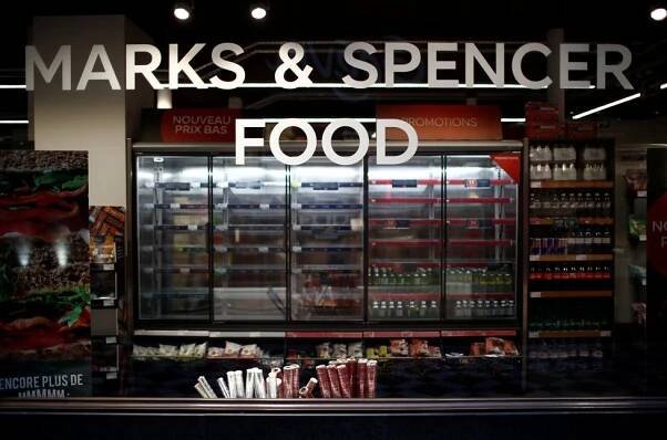 Marks & Spencer v Česku dočasně zavírá obchody. Dodávky potravin z Británie váznou