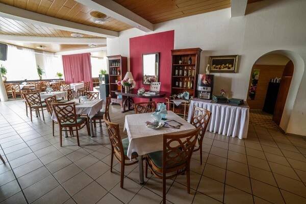 RESTAURACE 1 | HOTEL ROZVOJ, KLATOVY: UBYTOVÁNÍ KLATOVY