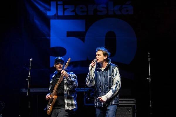 Kapela Chinaski vystoupila v Liberci. Rozproudila náměstí