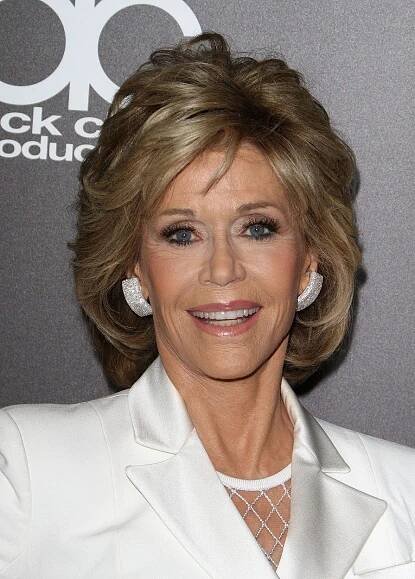 Neskutečná Jane Fonda: V 77 letech přebírala cenu v modelu s odhaleným pasem