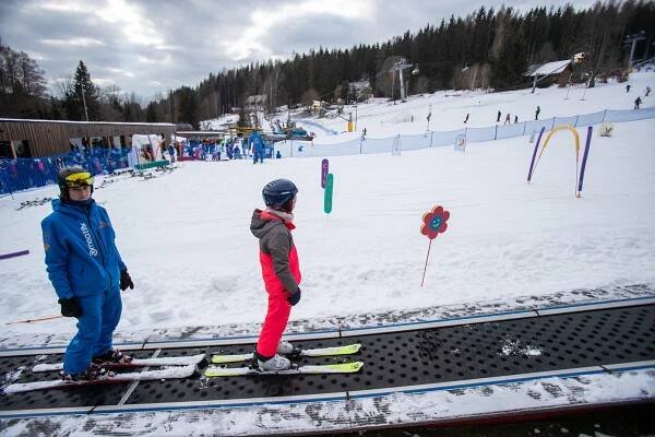 VIDEO: Ski areály na Bruntálsku přilákaly lyžaře z jižní Moravy i Vysočiny
