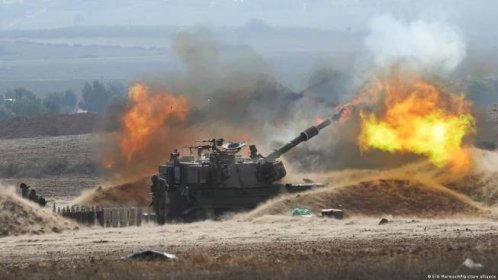 An Israeli mobile artillery unit fired a shell from southern Israel towards the Gaza Strip