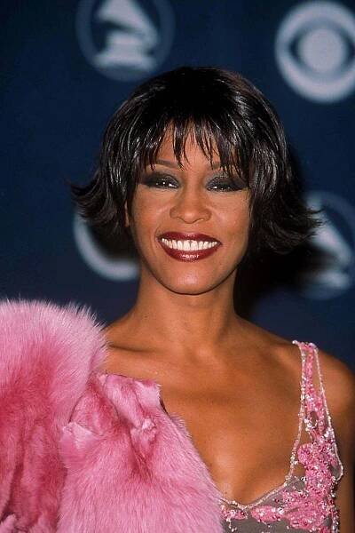Zpěvačku Whitney Houston měla v dětství sexuálně zneužít sestřenice: Obě už jsou po smrti