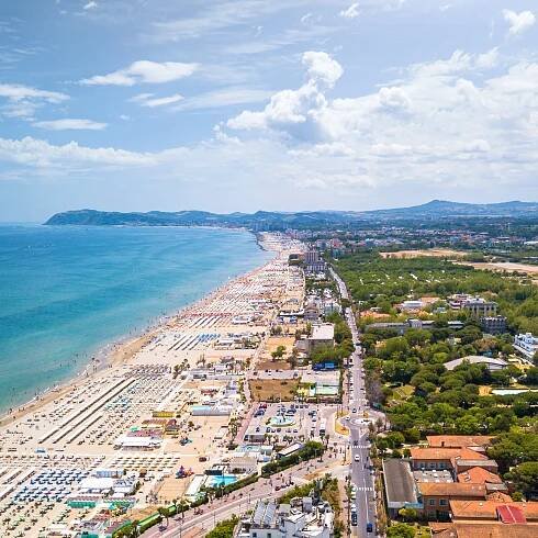 Rimini: 3* hotel u pláže, snídaně i 1 noc zdarma - Obrázek 2