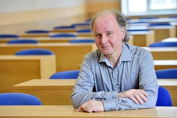 Prorektor pro studium a vzdělávání UJAK Petr Kolář.