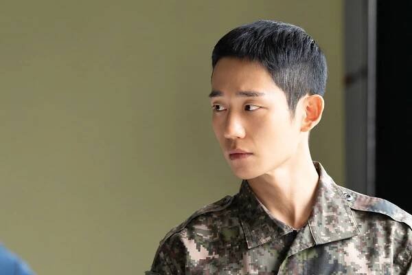Jung Hae In: Díky seriálu D.P se považuju za velkého šťastlivce - Asianstyle