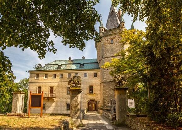 Snoubení jídla a vína z FRANCIE na zámku
