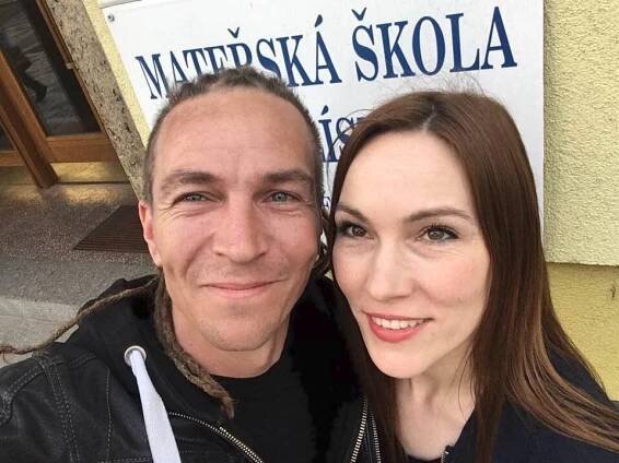 Bartošova „kněžka chaosu“ je těhotná. Šéf Pirátů se těší na prvního vlastního potomka