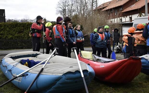 Ledová Moravice přivábila jen otrlé vodáky, v teplotě nad nulou otevřeli sezonu