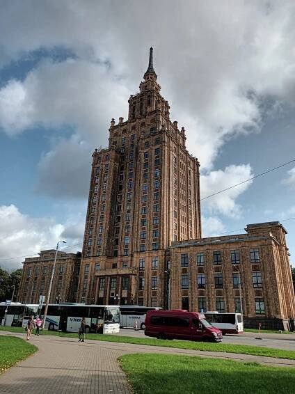 Lotyšská akademie věd alias Stalinův dort