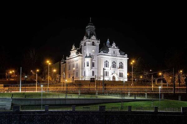 Noční Ostrava, 12. března 2021. Radnice Slezské Ostravy
