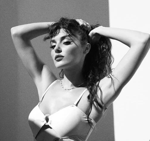 The beautiful and talented Turkish actress Hande Ercel took part in so many successful projects