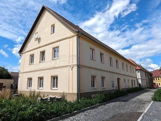 Dům zahrnující 2 byty, kanceláře, další prostory k přestavbě a řadové garáže, obrázek č.5