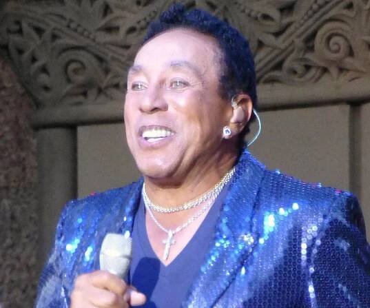 Smokey Robinson Biography - Facts, Childhood, Family Life & Achievements
