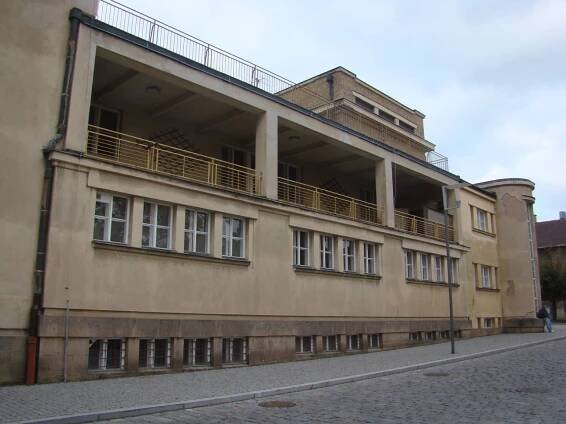 Jiráskovo divadlo v Hronově | Databáze domů s historií