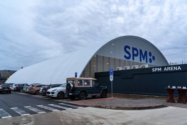 Praha má nový zimní stadion, domov v něm našli hokejisté Smíchova