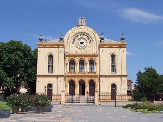 Na 2 dny do Maďarska: historické město Pécs a lázně Harkány, doprava busem a noc v hotelu se snídaní