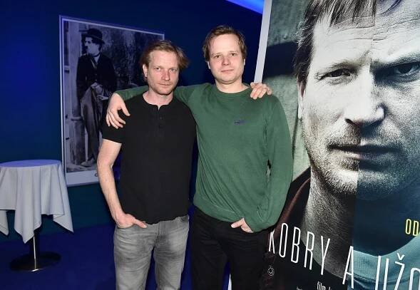 Který se vám líbí víc? Slavní čeští herečtí bratři si zahráli sourozence poprvé i ve filmu. A je to síla