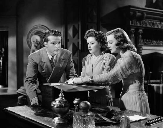 WHISTLING IN THE DARK, from left: Red Skelton, Ann Rutherford, Virginia Grey, 1941