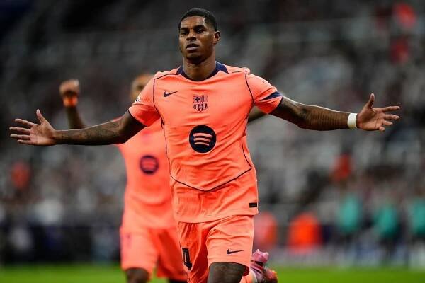 Leverkusen začal Ligu mistrů remízou, Rashford vyřídil Newcastle. Haaland vstřelil 50. gól