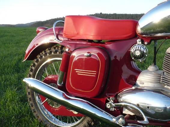JAWA 250/553 Libeňák | Míšova dílna
