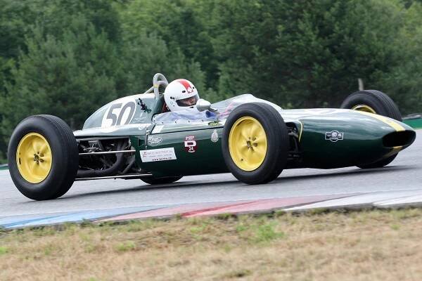 Meziválečné automobily i formule 1. Na Masarykův okruh se vrací jedinečný závod