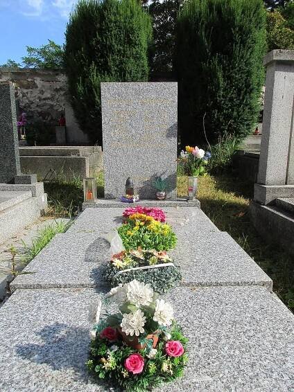 Soubor:Hrob-Pehr Josef-herec, Hřbitov Modřany 15.jpg – Wikipedie