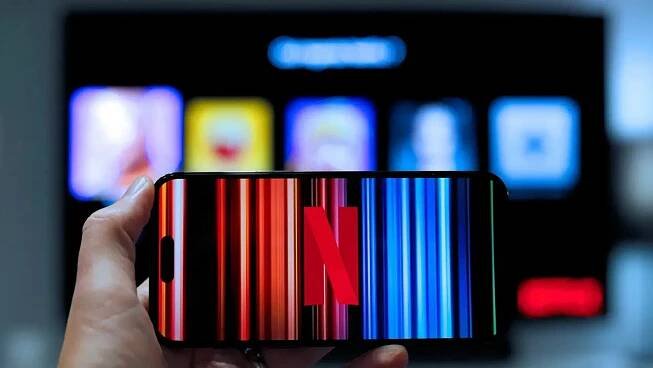 Jak streamovací platformy ovlivňují tradiční televizi a filmový průmysl?