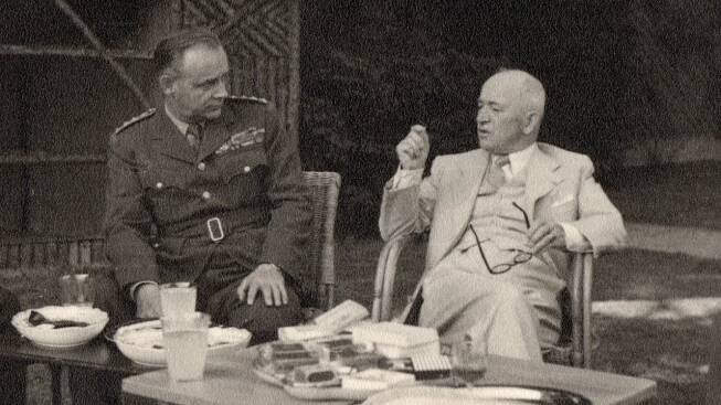 František Moravec a Edvard Beneš v britském Aston Abbots 28. května 1944, kdy politik slavil 60. narozeniny. Bylo to přesně dva roky a jeden den po atentátu na Reinharda Heydricha.
