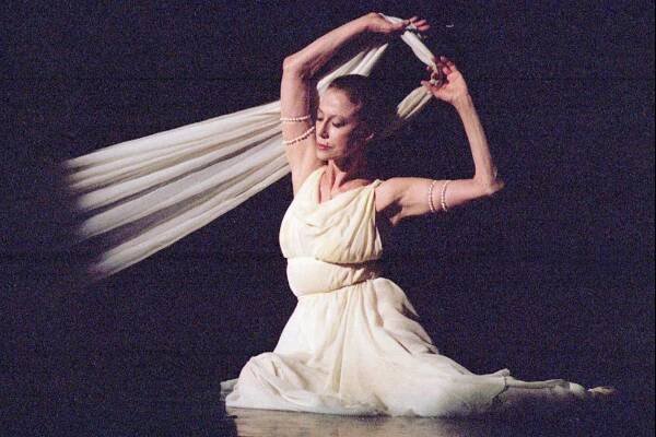 Maya Plisetskaya, Ballerina Who Embodied Bolshoi, Dies at 89