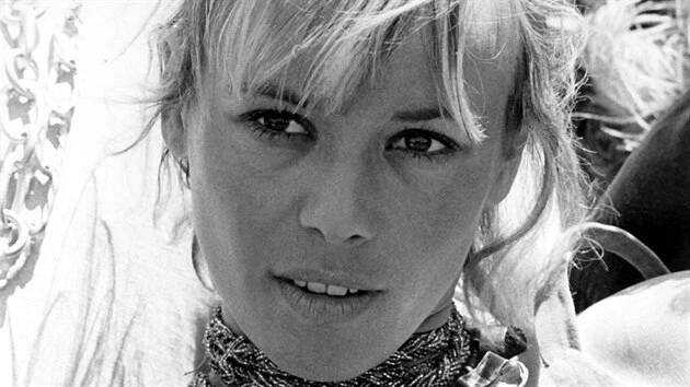 Křehkost, něha, ale síla a zhýralost. Marianne Faithfullová svou přítelkyni Anitu charakterizovala jako zosobnění „hříšné krásy“.