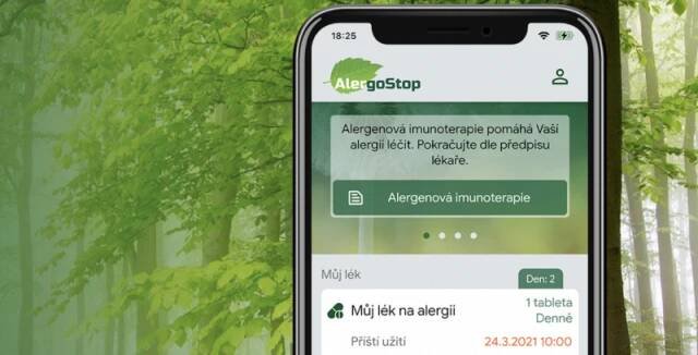 Pomocníky při léčbě jsou zejména připomínače užití léku, docházejícího balení či návštěvy lékaře