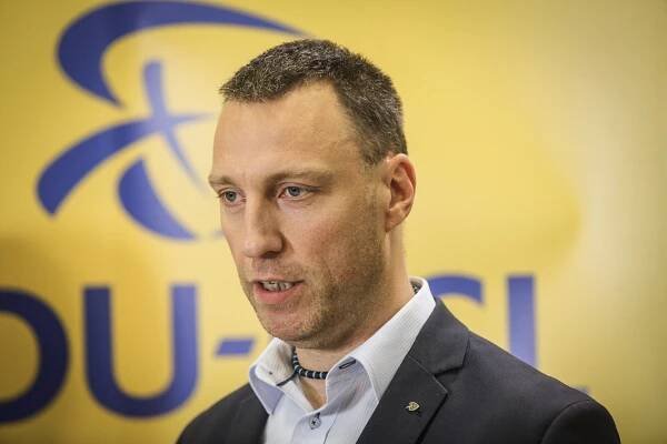 Pražští lidovci v neděli hlasovali o svém obžalovaném lídrovi do voleb Wolfovi. Umožní mu kandidaturu