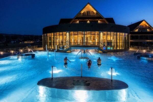 Chocholowskie Termy je úžasný poľský aquapark na vysokej úrovni a nájdete ho len 3 km od našej hranice
